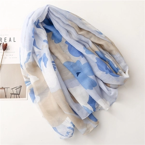 Scialle in cotone e lino con stampa floreale blu e pittura a inchiostro per sole