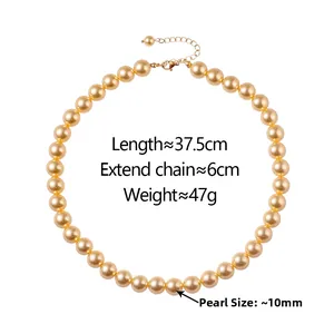 Détail du collier de perles champagne 10mm avec fermoir mousqueton doré et chaîne réglable
