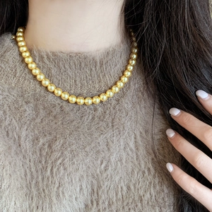 Élégant collier de perles dorées pour femmes, style choker classique au lustre de luxe