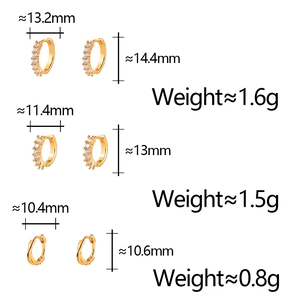 Tableau des tailles pour boucles d'oreilles créoles dorées avec zircons et design torsadé