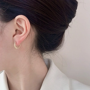Élégant ensemble de 6 paires de petites créoles dorées avec zircons pour femmes