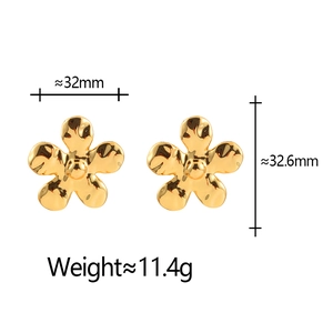 Tableau des tailles détaillé des boucles d'oreilles fleur dorée avec mesures et poids