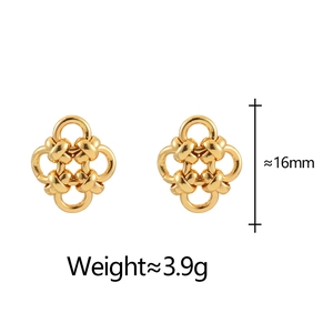 Detailed view of gold knot clover earrings with 16mm height and 3.9g weight specifications