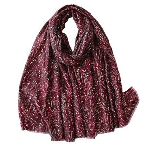 Écharpe rouge foncé en coton et lin avec imprimé moucheté et franges pour femmes