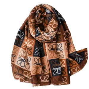 Thick cashmere-like shawl with vintage floral pattern and elegant fringe edges