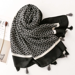 Winter geometric chain print thick scarf with tassels and herringbone pattern for women