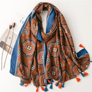 Sciarpa Scialle Stampa Floreale Mandala Bohémien Caldo Raso Cotone Poliestere Con Nappe Moda Stile Etnico