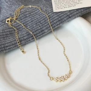Sparkly Zircon Flower Pendant Necklace For Women Gold Plated Copper Clavicle Chain Simple Elegant Fashion Jewelry