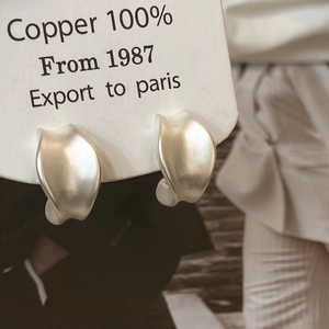 French retro style matte silver wavy twisted C-shaped earrings made of 100% pure copper