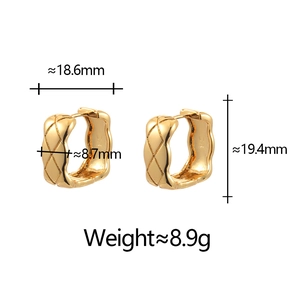 Detailed size and weight specs of gold quilted geometric square hoop earrings