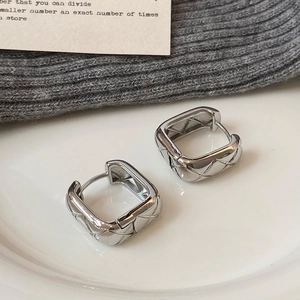 Elegant silver square quilted earrings featuring luxury minimalist geometric design