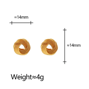 Detail view of twisted spiral gold earrings with size 14mm and weight 4g dimensions