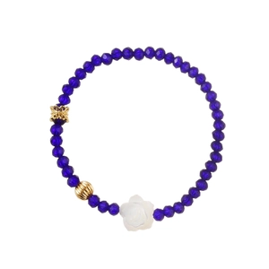 Bracelet élégant en perles de cristal bleu marine avec un pendentif en fleur de rose blanche