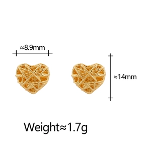 Detailed view of woven heart-shaped gold studs with 8.9mm x 14mm size dimension labels