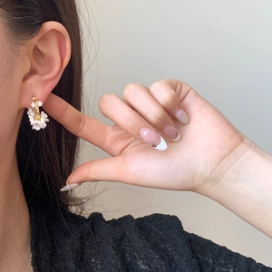Elegant white shell petal flower hoop earrings in gold geometric design for women