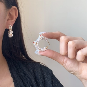 Elegant C-shaped pearl flower earrings with red accents and white floral beads for women