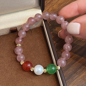 Natural crystal beaded bracelet with strawberry quartz pearls and agate in a gift box