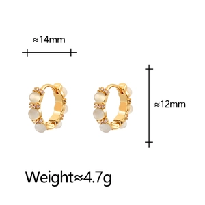 Vue détaillée des boucles d'oreilles œil de chat, diamètre 14mm et poids de 4,7g
