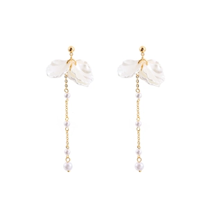 Elegant Chinese style floral drop earrings with white petals and dangling pearls