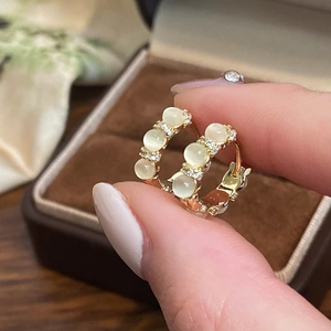 Boucles D'oreilles Créoles Huggie En Cuivre Pour Femmes Avec Pierre Oeil De Chat Blanche Et Zircone Bijoux De Luxe