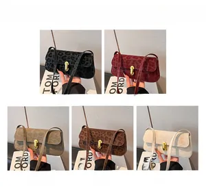 Sélection de couleurs pour les sacs léopard avec fermoirs dorés rotatifs en métal
