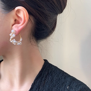 Elegant gold pearl hoop earrings for women featuring white pearls and chic design