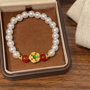 New Chinese style pearl bracelet with golden flower pendant and red carnelian beads
