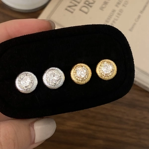 Boucles D'Oreilles Puces Rondes Rétro En Cuivre Plqué Or Avec Halo En Zircon Texture Radiale Bijoux Minimalistes Élégants