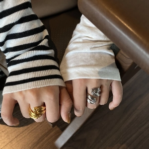 Anelli minimalisti a spirale in oro e argento con design regolabile e aperto