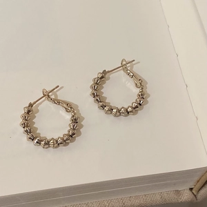 Boucles d'oreilles créoles torsadées géométriques rétro en finition dorée texturée
