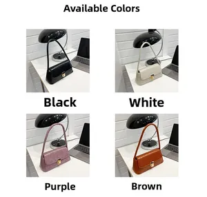 Quatre sacs à bandoulière à motif crocodile en noir, blanc, violet et marron au choix