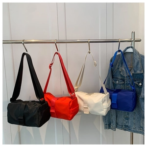 Detailed comparison of nylon tote bags in four colors hanging on a metal rack