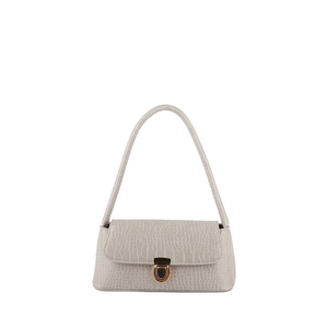 Sac à bandoulière chic gris clair effet crocodile avec fermoir doré et style minimaliste