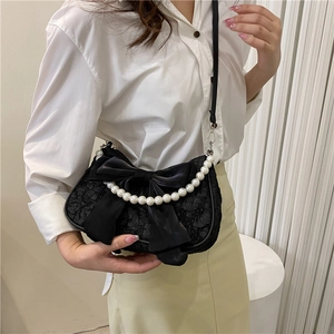 Elegante borsa a mano nera a pieghe con grande fiocco e manico di perle da donna