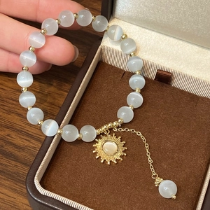 Bracelet fait main en perles d'œil de chat avec pendentif tournesol doré et chaîne réglable
