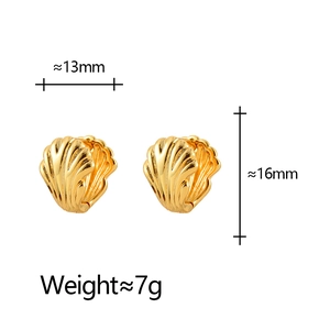 Detailed view of 18K gold-plated shell earrings with dimensions 13mm by 16mm