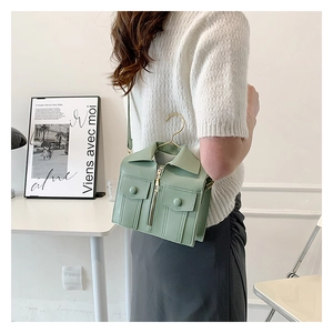 Sac à main créatif vert menthe en forme de veste avec crochet en métal et fermeture éclair