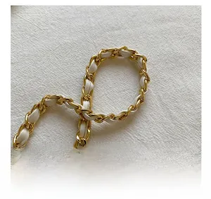 Detail of white leather and gold metal chain strap for stylish crossbody bags