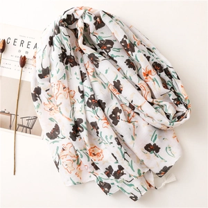 Écharpe en coton et lin avec imprimé floral à l'encre, pompons doux et style rétro
