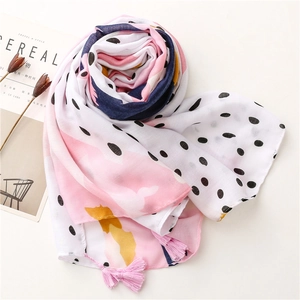 Écharpe en coton et lin à pois avec blocs de couleurs et glands roses sur fond blanc