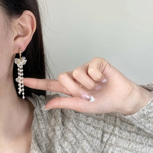 Elegant floral pearl tassel earrings featuring gold metal hooks and translucent petals