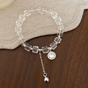 Elegante bracciale con cubi di cristallo trasparente, ciondolo in zircone e catena argento