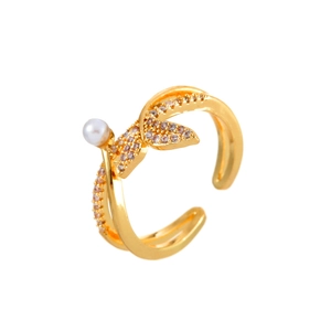 Elegant fishtail open ring with zircon crystals and pearl in a polished gold finish