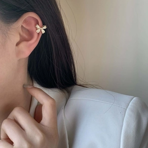 Elegant gold bow-shaped ear bone cuff inlaid with zircon crystals for women