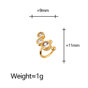 Manchette d'oreille dorée avec trois zircons blancs et dimensions de 11mm indiquées