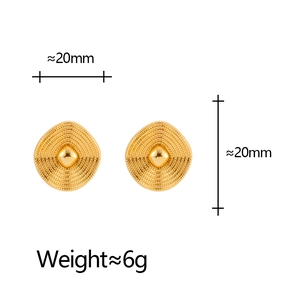 Minimalist gold-plated wavy edge square stud earrings with spiral texture, size 20x20mm