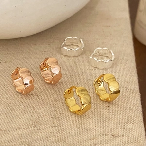 Wavy Scalloped Huggie Hoop Earrings Copper Metal With 925 Sterling Silver Earring Post Minimalist Fashion Jewelry For Women