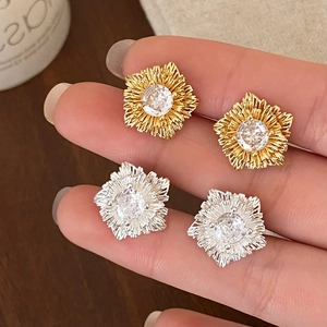 Flower Stud Earrings Copper Zircon 18K Gold Plated Vintage Minimalist Elegant Bridal Daily Wear Jewelry Women Novelty