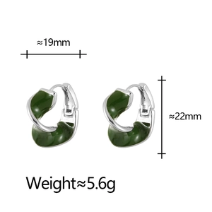 Detailed size chart of silver-plated twisted hoop earrings with green enamel coating
