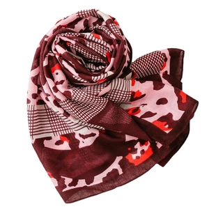 Elegant cotton linen scarf with geometric leopard print in pink and burgundy hues